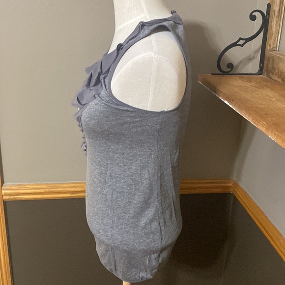 Loft dark gray sleeveless top ruffle neckline size s - Picture 5 of 8